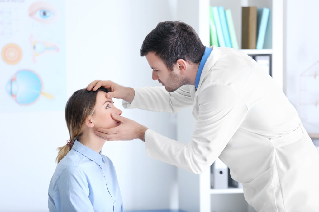 Anizocoria, consult oftalmologic, doctor oftalmolog