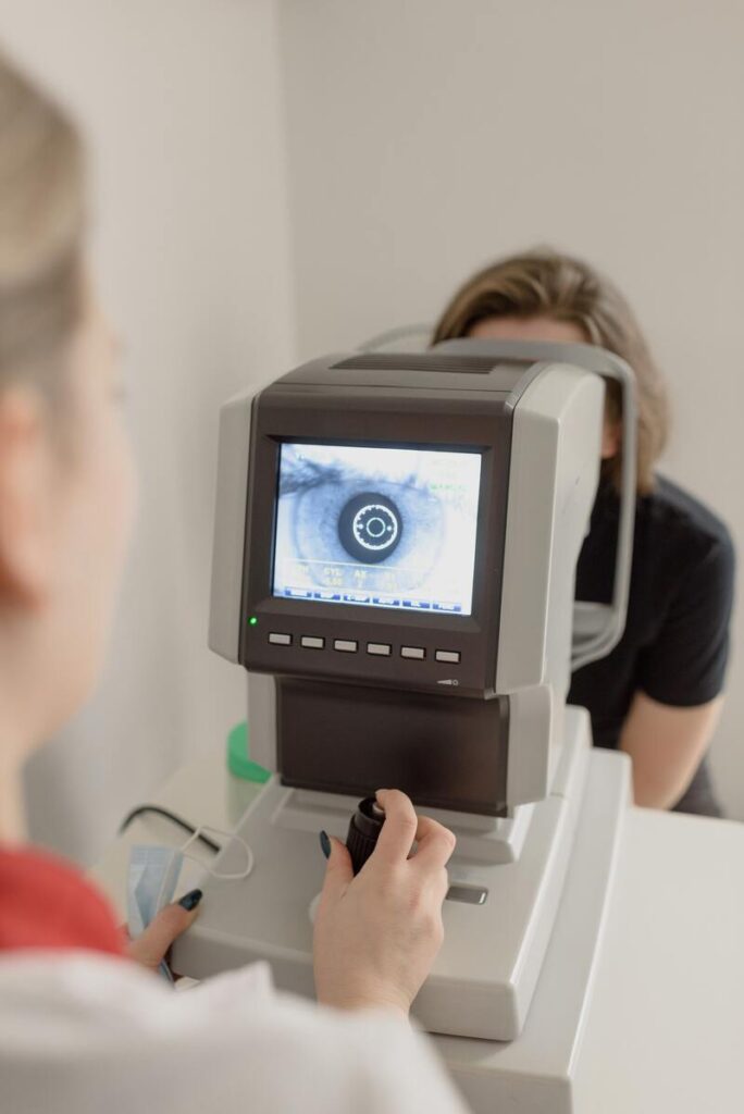 optometrist, consult oftalmologic, ochiul uman