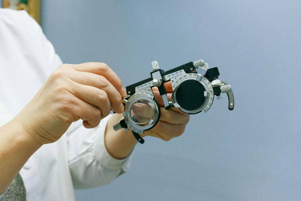 Lentile fotocromatice-aparat masurat dioptrii