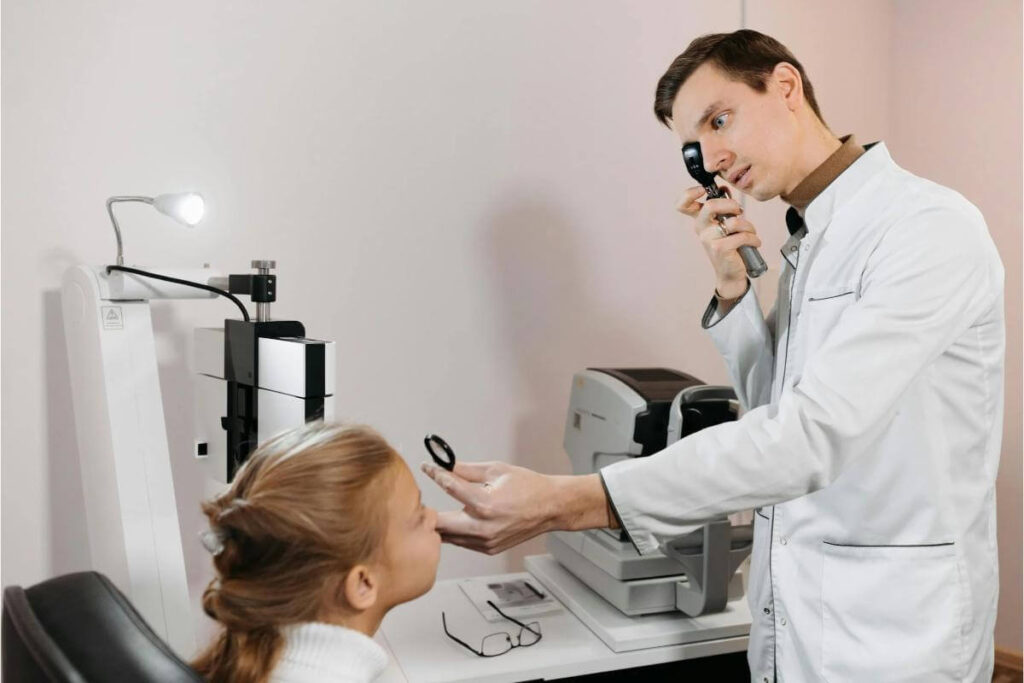 Marfan, sindrom - medic, fetita, instrument masurare dioptrii